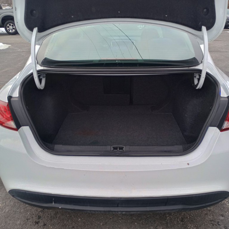 2016 Chrysler 200 Image 16