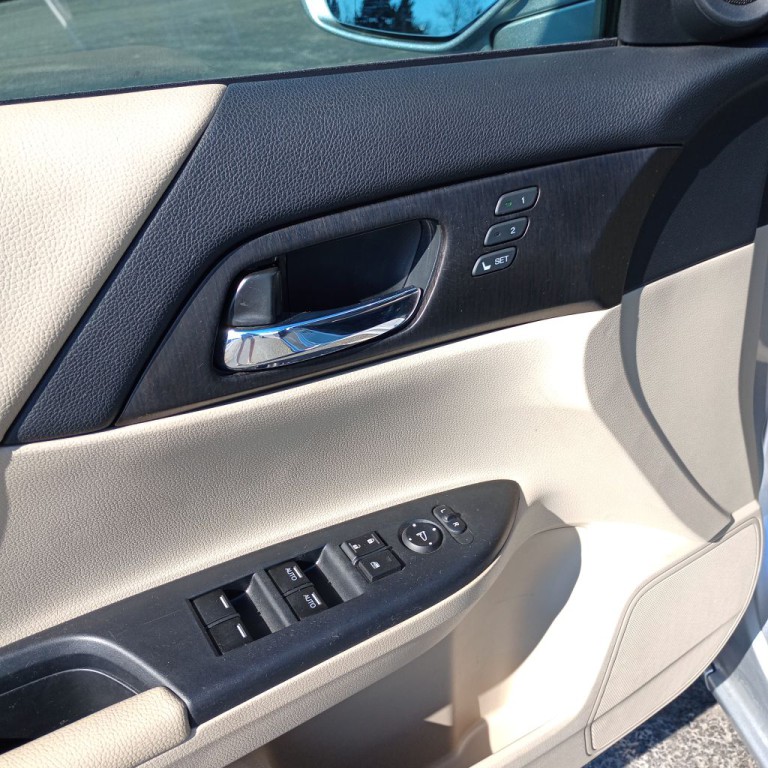 2015 Honda Accord Image 12