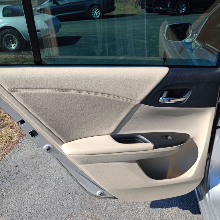 2015 Honda Accord Image 17