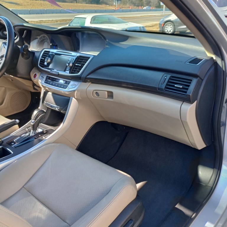 2015 Honda Accord Image 22