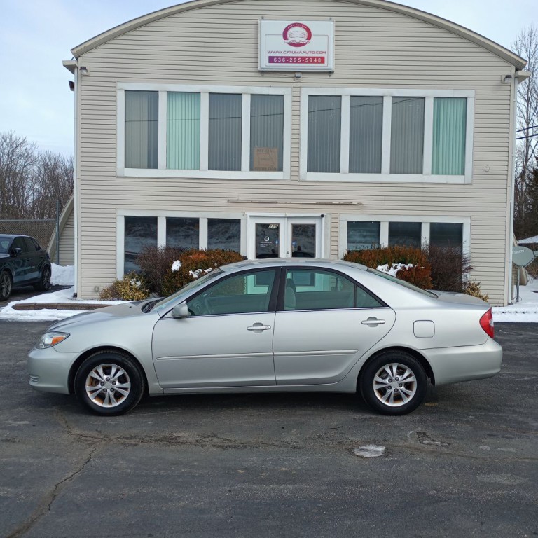 2004 Toyota Camry Image 2