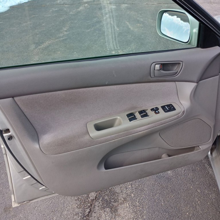 2004 Toyota Camry Image 11