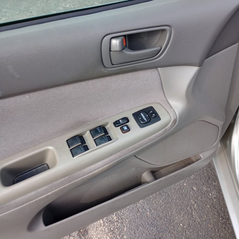 2004 Toyota Camry Image 12