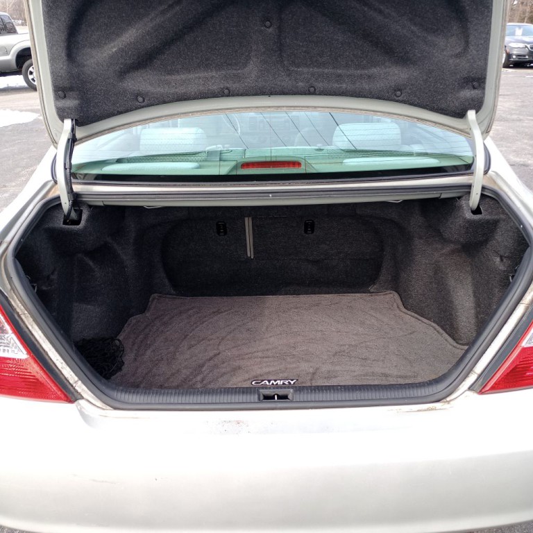2004 Toyota Camry Image 17