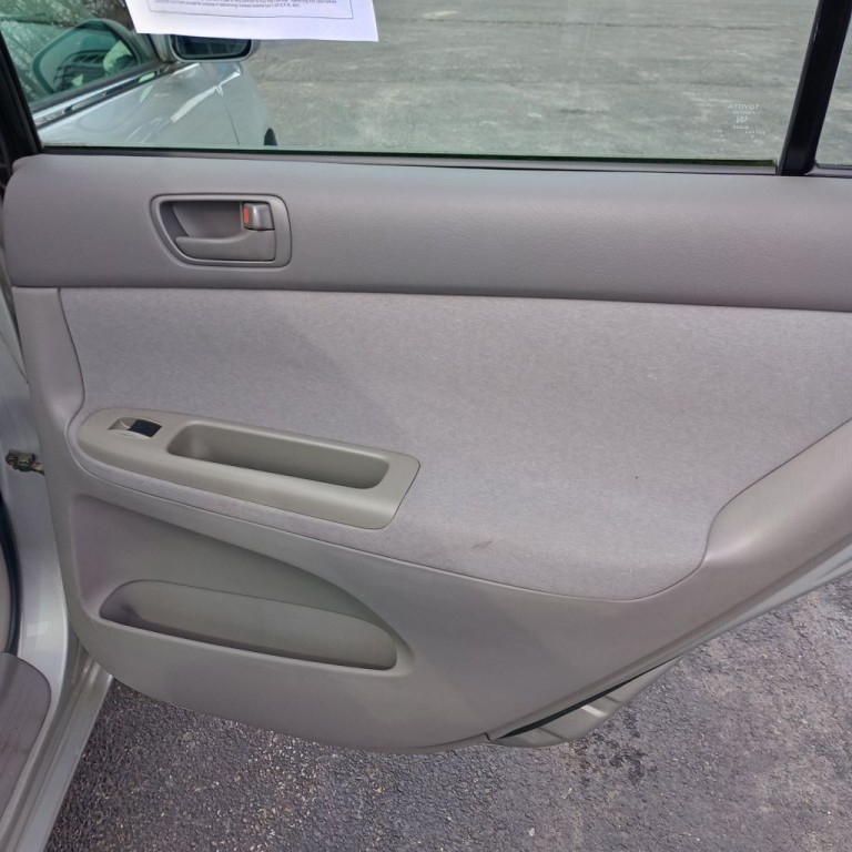 2004 Toyota Camry Image 18