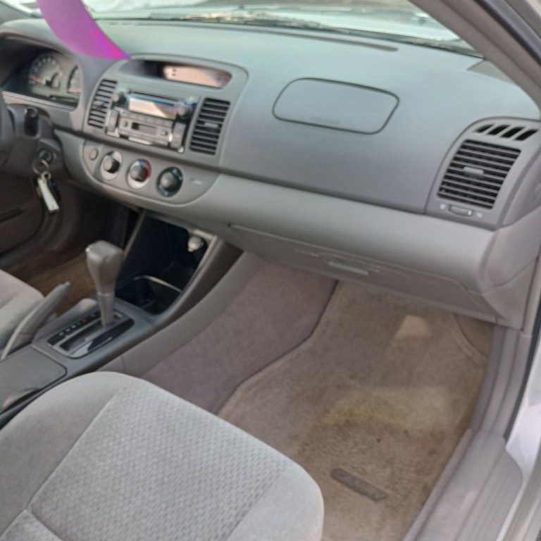 2004 Toyota Camry Image 20