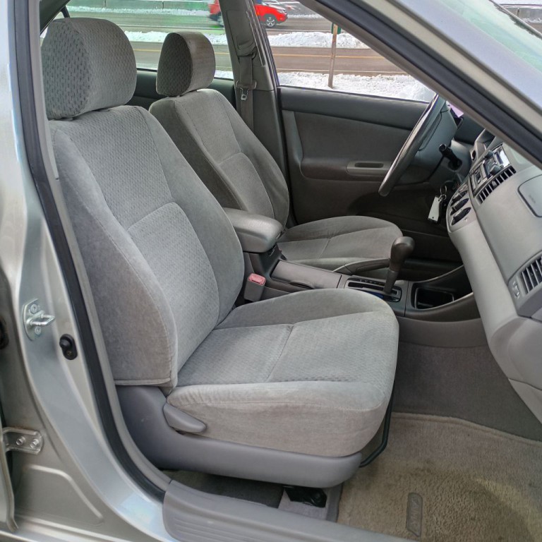 2004 Toyota Camry Image 22