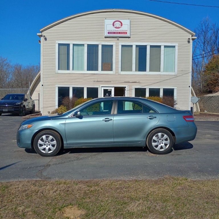 2010 Toyota Camry Image 2