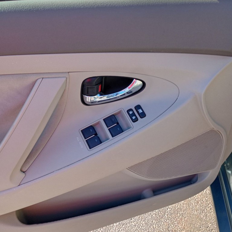 2010 Toyota Camry Image 12