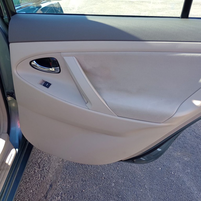 2010 Toyota Camry Image 18