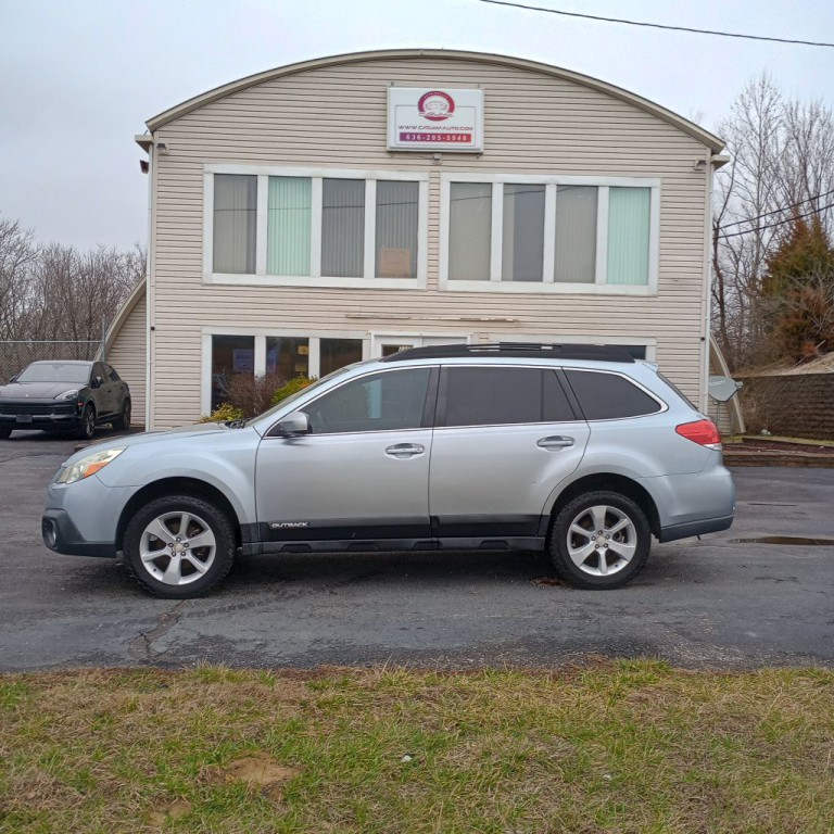2014 Subaru Outback Image 2