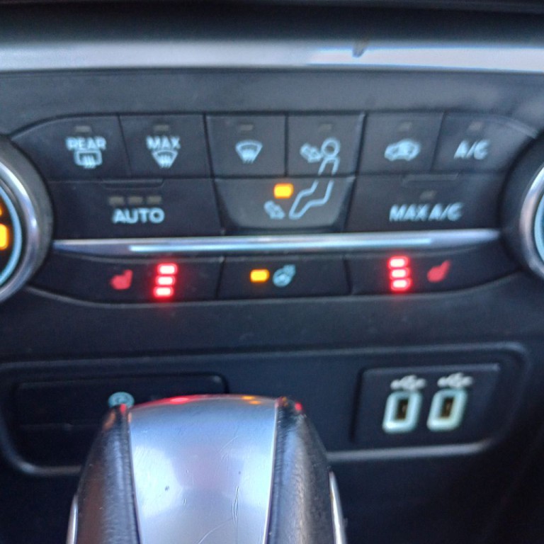 2019 Ford Econoline Image 14