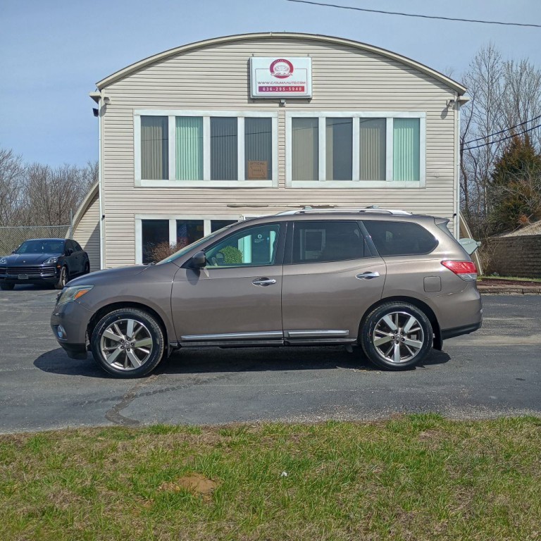 2014 Nissan Pathfinder Image 2