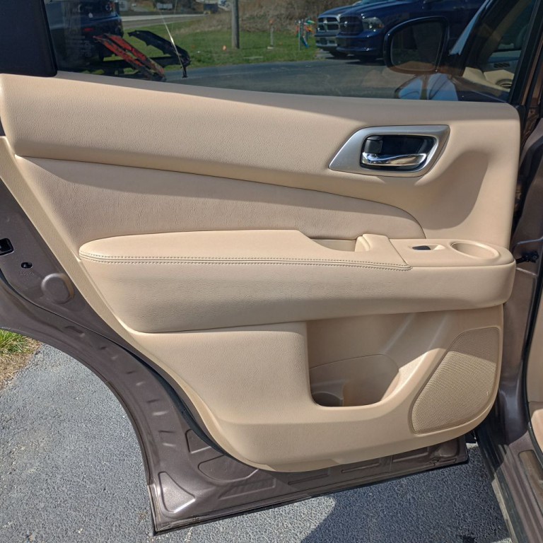 2014 Nissan Pathfinder Image 16