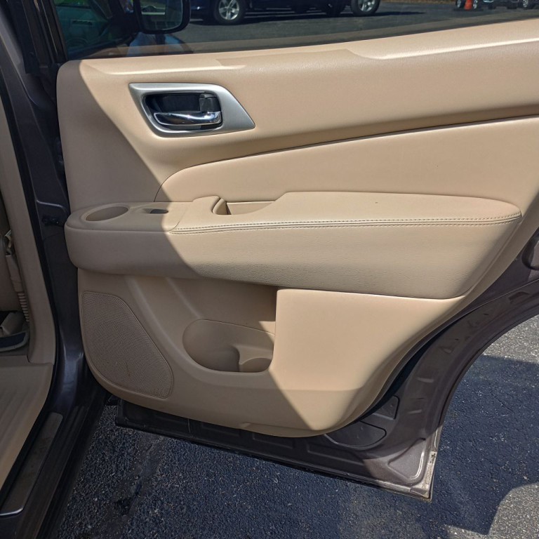 2014 Nissan Pathfinder Image 19