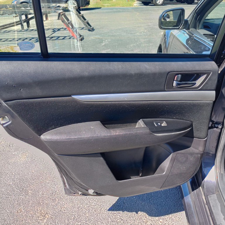 2013 Subaru Legacy Image 16