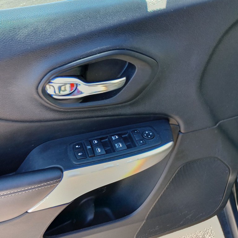 2018 Jeep Cherokee Image 12