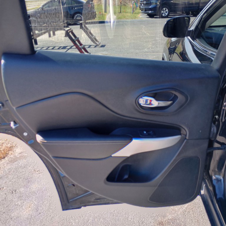 2018 Jeep Cherokee Image 16