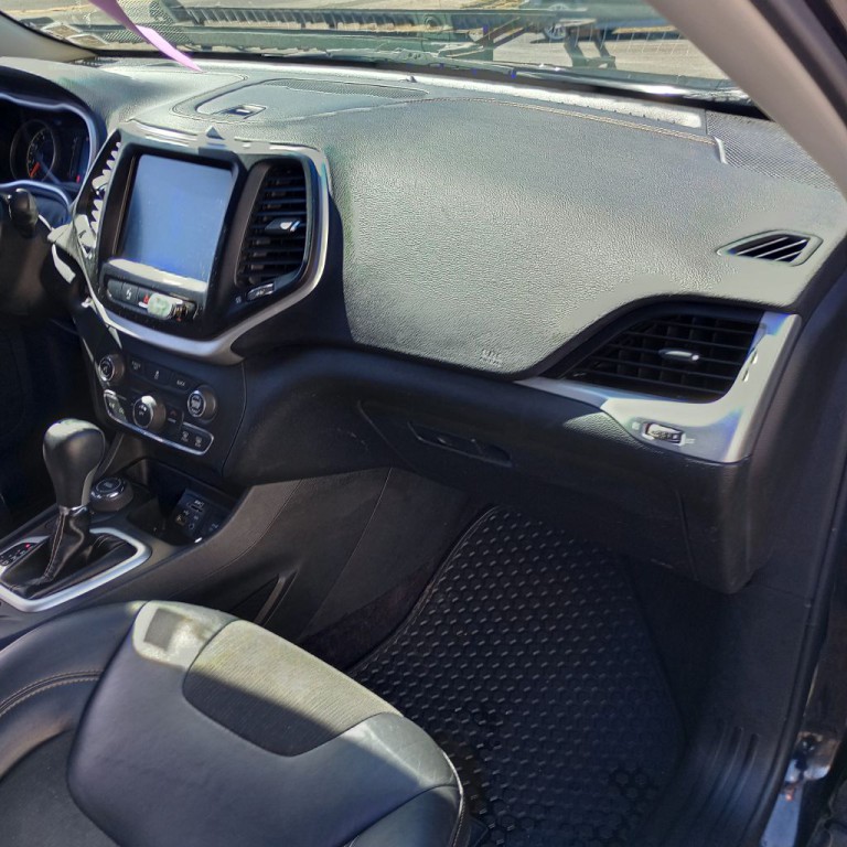 2018 Jeep Cherokee Image 21