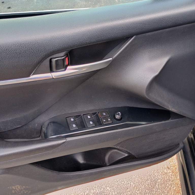 2018 Toyota Camry Image 12