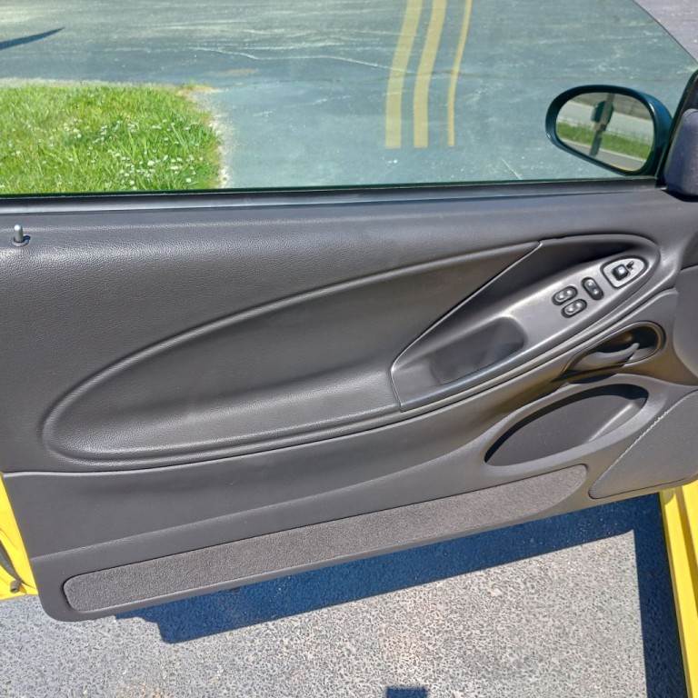 2003 Ford Mustang Image 11