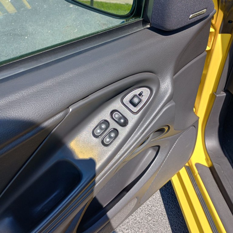 2003 Ford Mustang Image 12