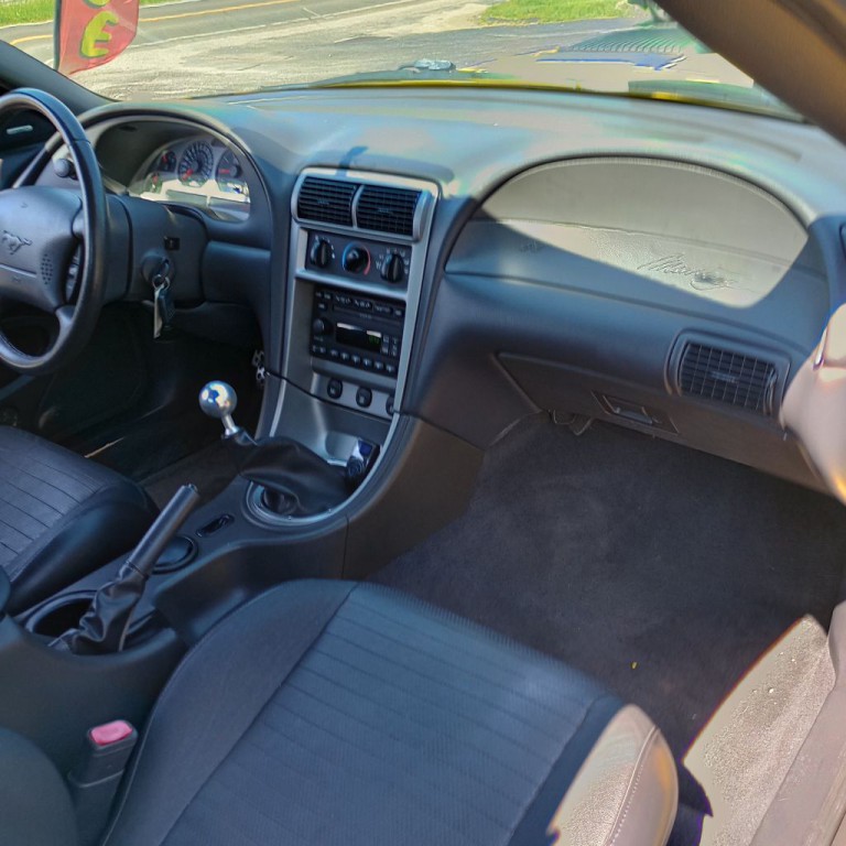 2003 Ford Mustang Image 18