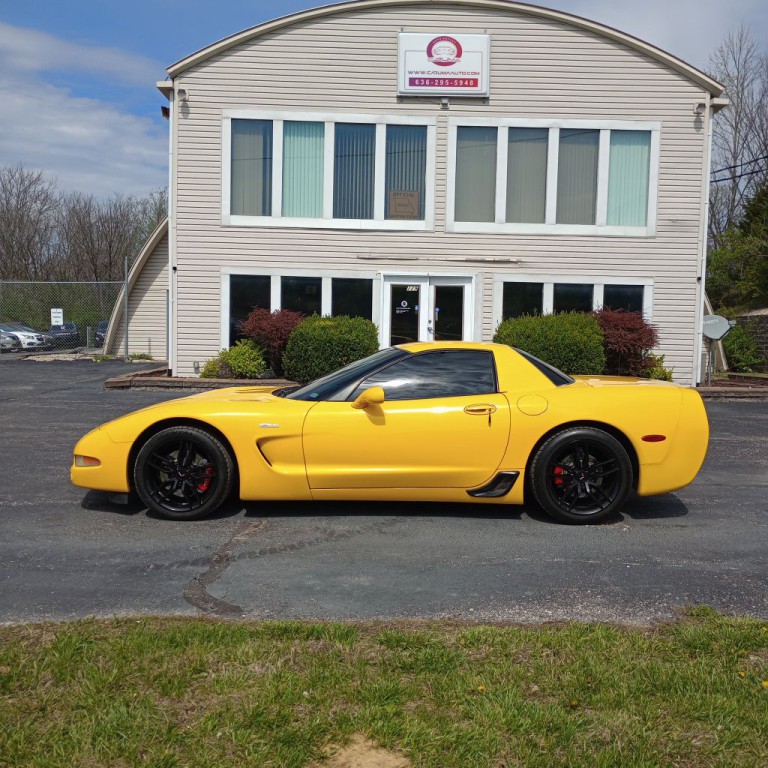 2004 Chevrolet Corvette Image 2