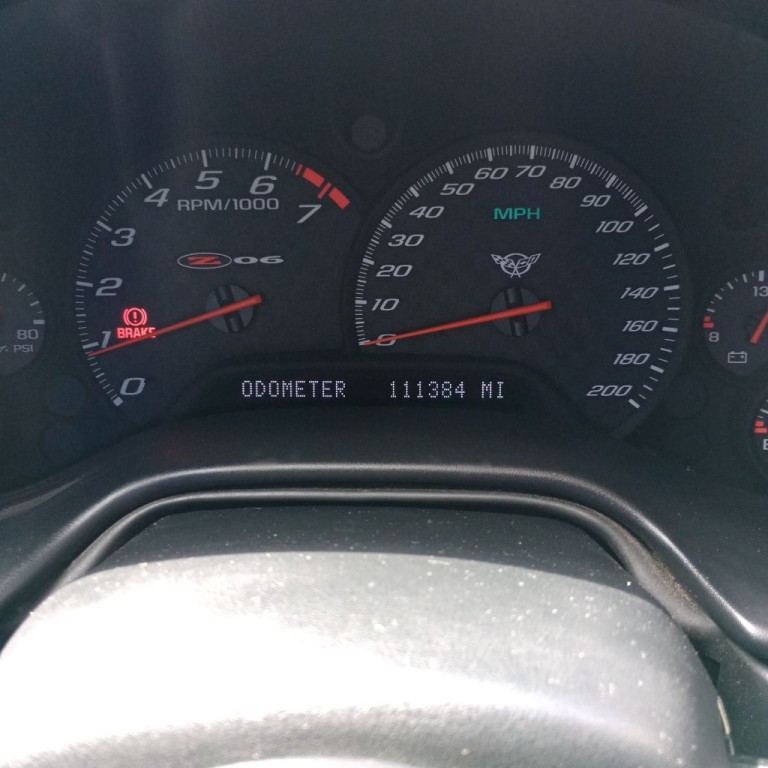 2004 Chevrolet Corvette Image 10