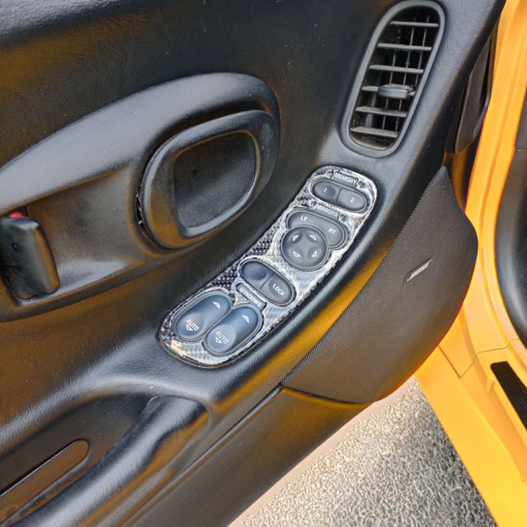 2004 Chevrolet Corvette Image 12