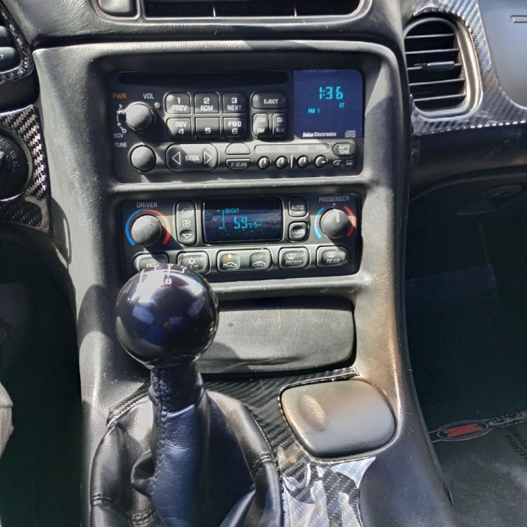 2004 Chevrolet Corvette Image 13