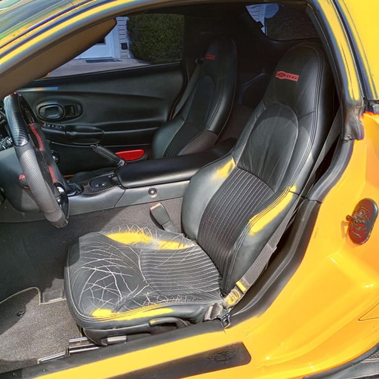 2004 Chevrolet Corvette Image 14