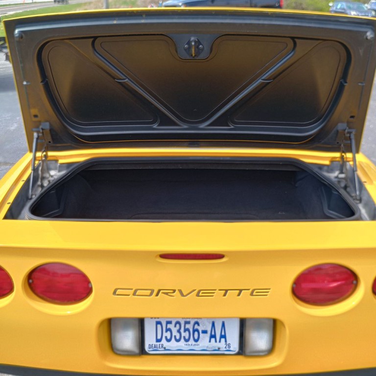 2004 Chevrolet Corvette Image 15