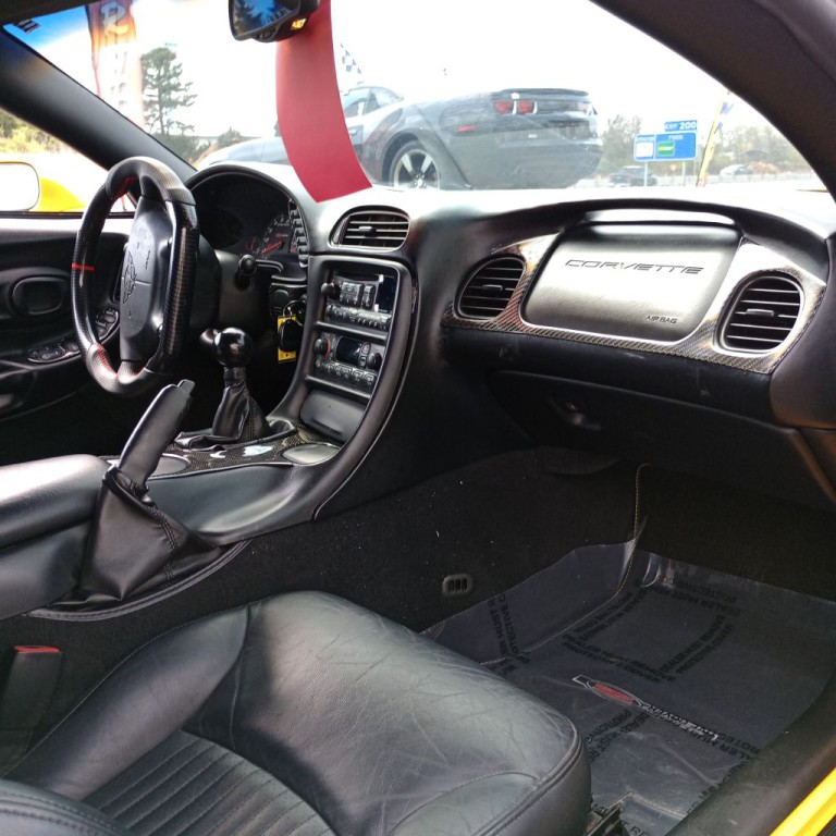 2004 Chevrolet Corvette Image 16