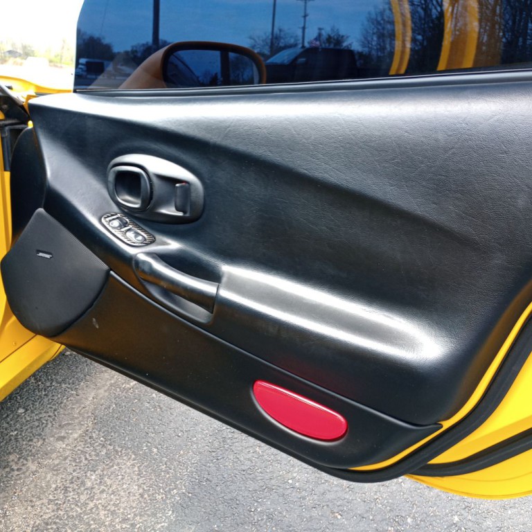 2004 Chevrolet Corvette Image 17