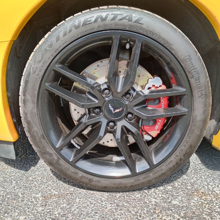 2004 Chevrolet Corvette Image 21