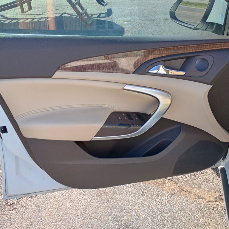 2013 Buick Regal Image 11