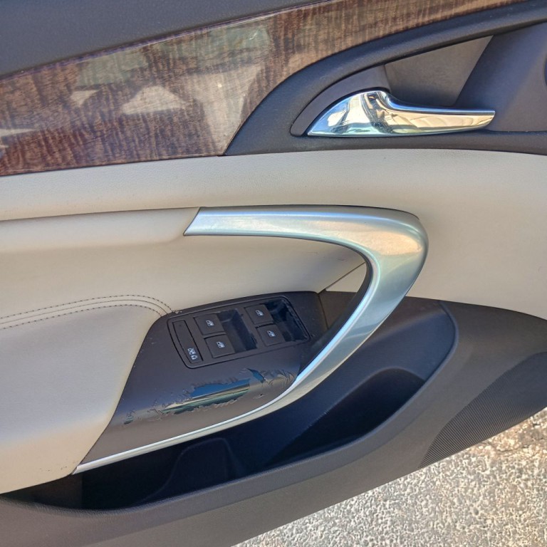 2013 Buick Regal Image 12