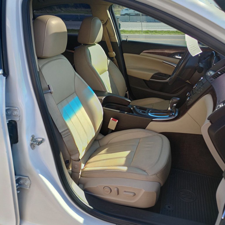 2013 Buick Regal Image 24