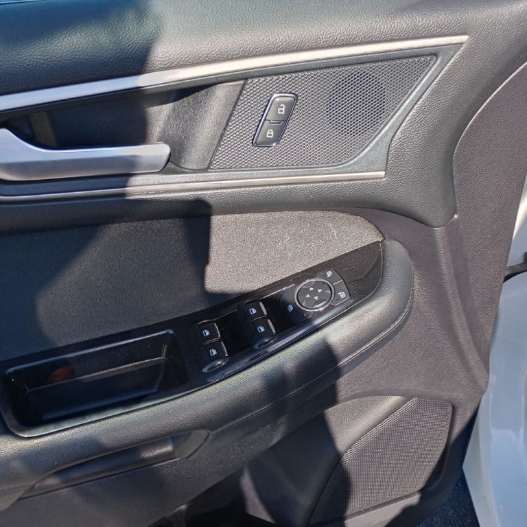 2018 Ford Edge Image 12