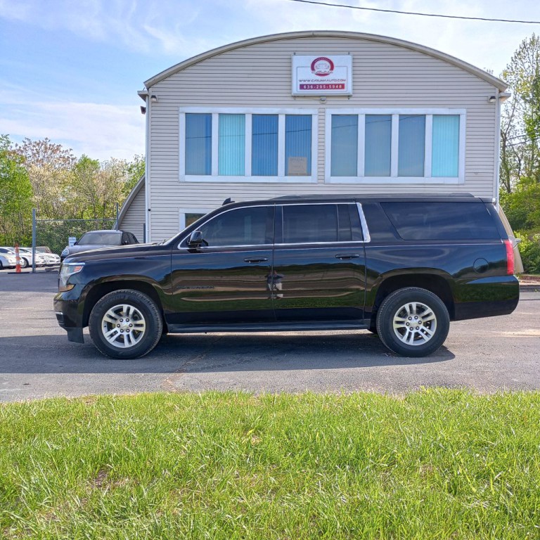 2019 Chevrolet Suburban Image 2