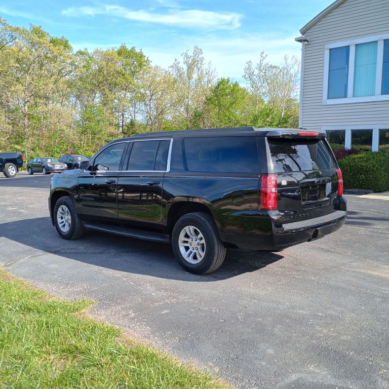 2019 Chevrolet Suburban Image 3