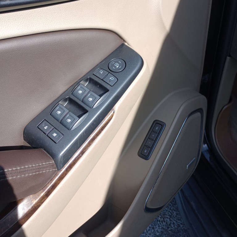 2019 Chevrolet Suburban Image 12