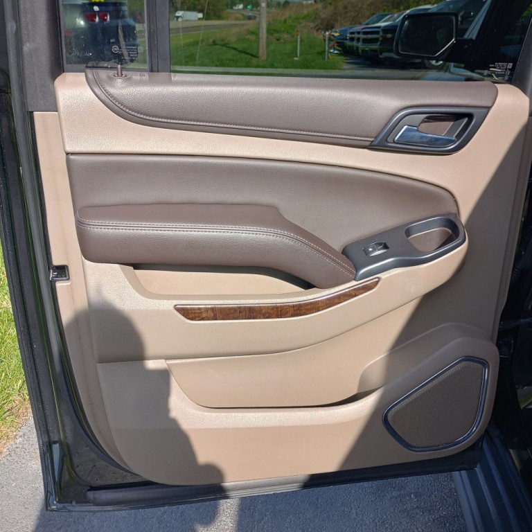 2019 Chevrolet Suburban Image 16