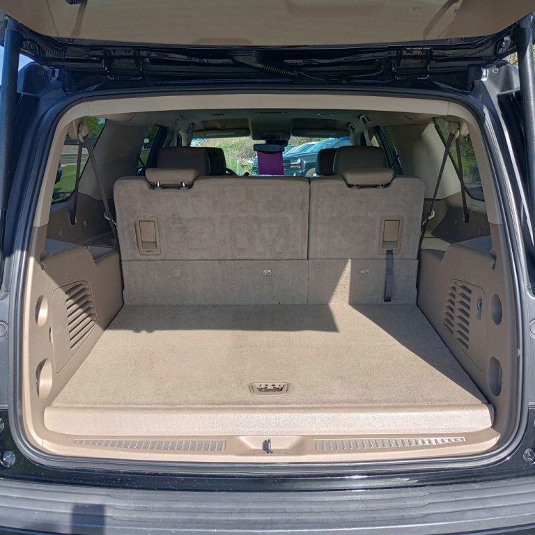 2019 Chevrolet Suburban Image 19