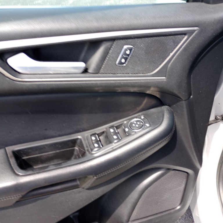 2016 Ford Edge Image 12