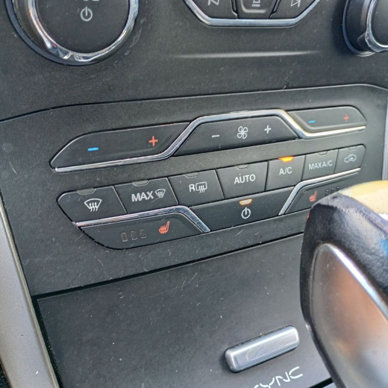 2016 Ford Edge Image 14