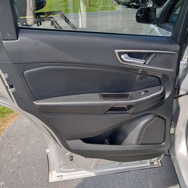 2016 Ford Edge Image 16
