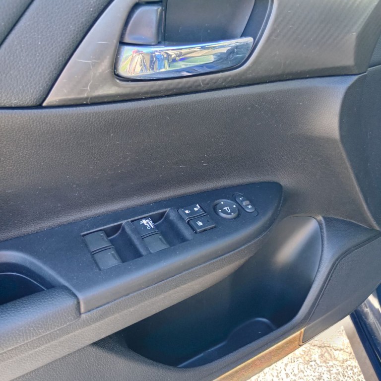 2017 Honda Accord Image 12