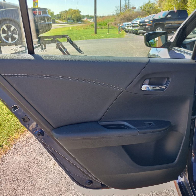 2017 Honda Accord Image 16